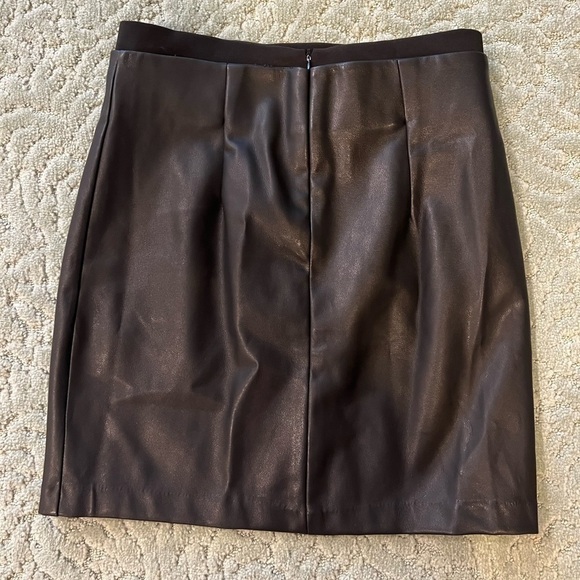 Bishop + Young NWT Morgan faux leather black mini skirt back zip size medium - Picture 6 of 9